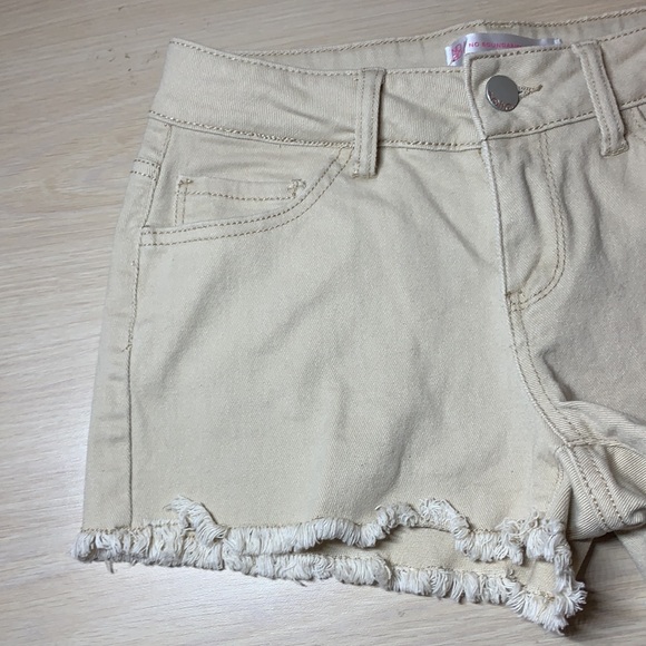 No Boundaries Khaki Denim Cut Off Shorts ๐ - Picture 3 of 15
